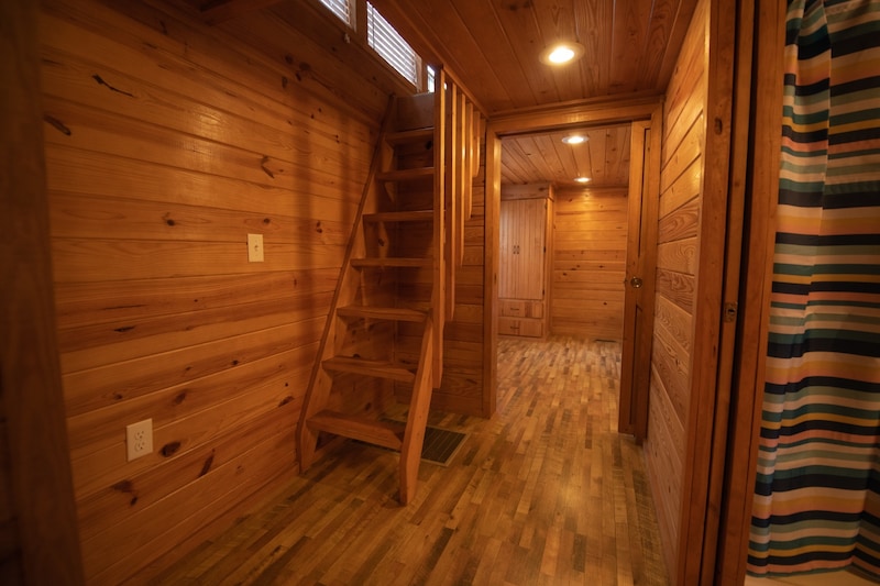 Deluxe South Shore Cindy Bear™ Cabin-3